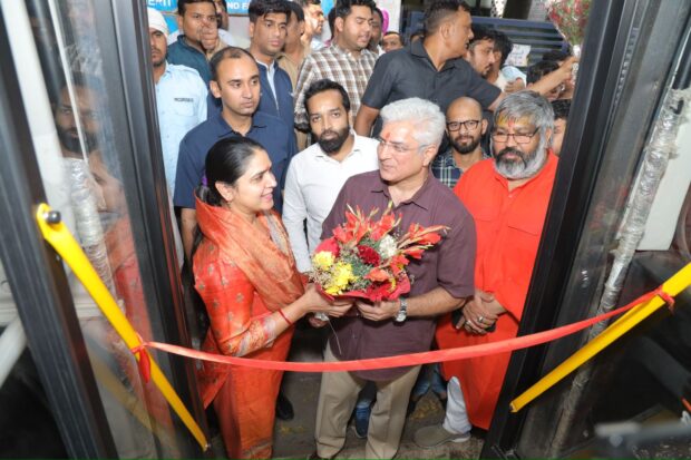 Delhi's Transport Minister Kailash Gahlot inaugurates world's first all-women bus depot 'Sakhi Depot' Read more At: https://www.aninews.in/news/national/general-news/delhis-transport-minister-kailash-gahlot-inaugurates-worlds-first-all-women-bus-depot-sakhi-depot20241116211940/